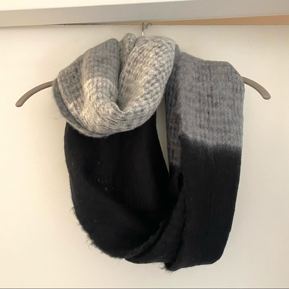 Steve Madden black / charcoal infinity scarf NWT